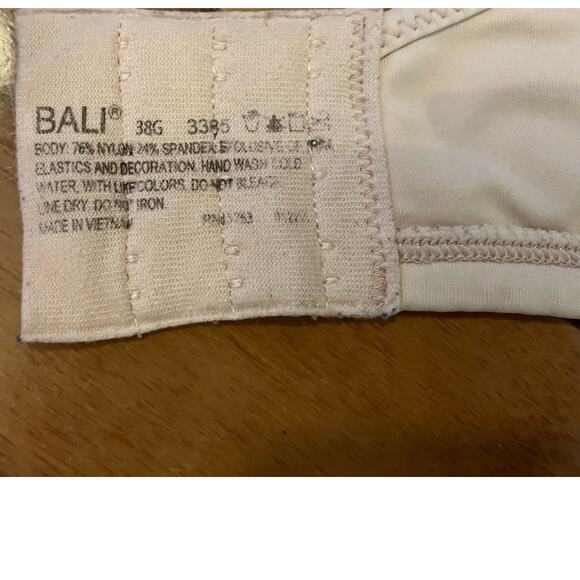 Bali Beige 38G Bra Underwire, Hook Loop, Unlined, Adjustable, Leaf Detail 38DDDD - Picture 3 of 5